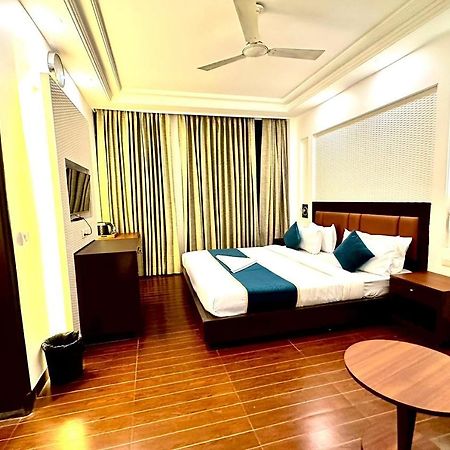 Hotel The Imperio New Delhi Exterior foto