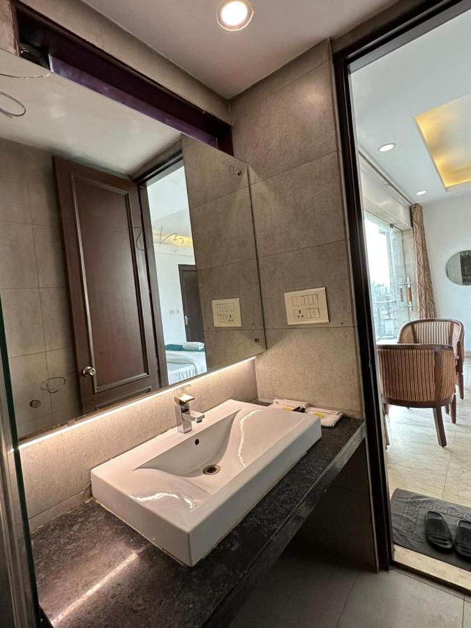 Hotel The Imperio New Delhi Exterior foto
