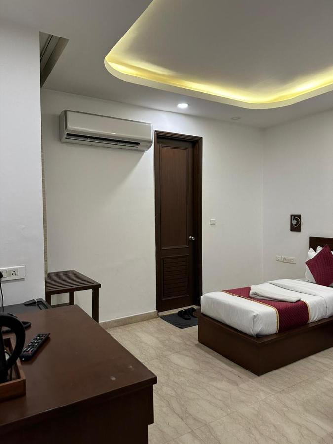 Hotel The Imperio New Delhi Exterior foto