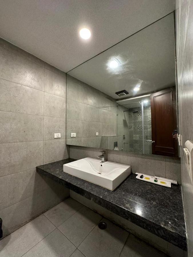 Hotel The Imperio New Delhi Exterior foto