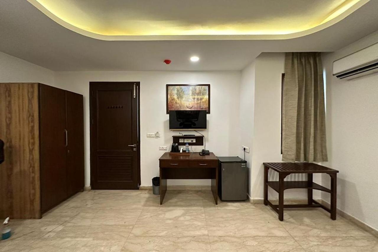 Hotel The Imperio New Delhi Exterior foto