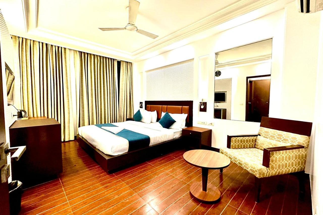 Hotel The Imperio New Delhi Exterior foto